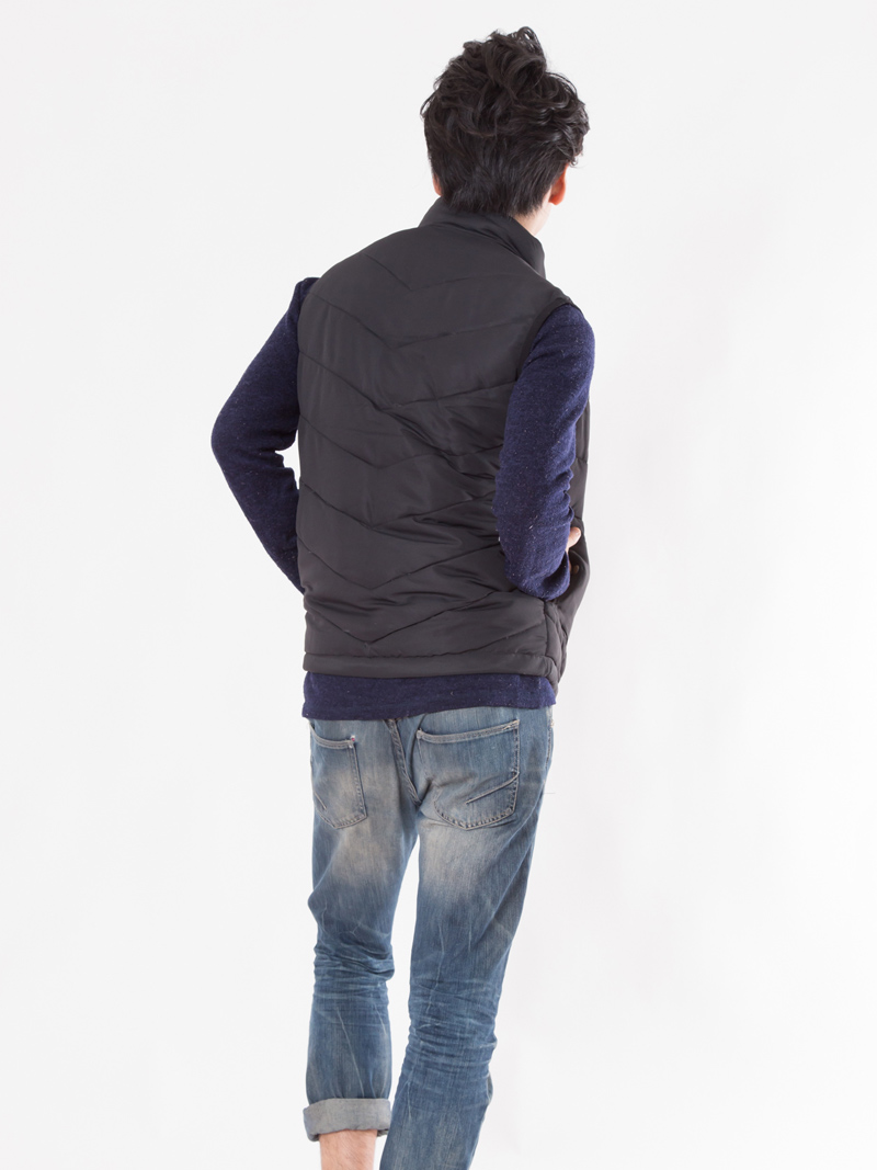 【JAWIN】【秋冬作業服】防寒べスト58310
　モデル画像2